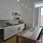 Madama Alojamento de Acomodação e Pequeno-almoço *